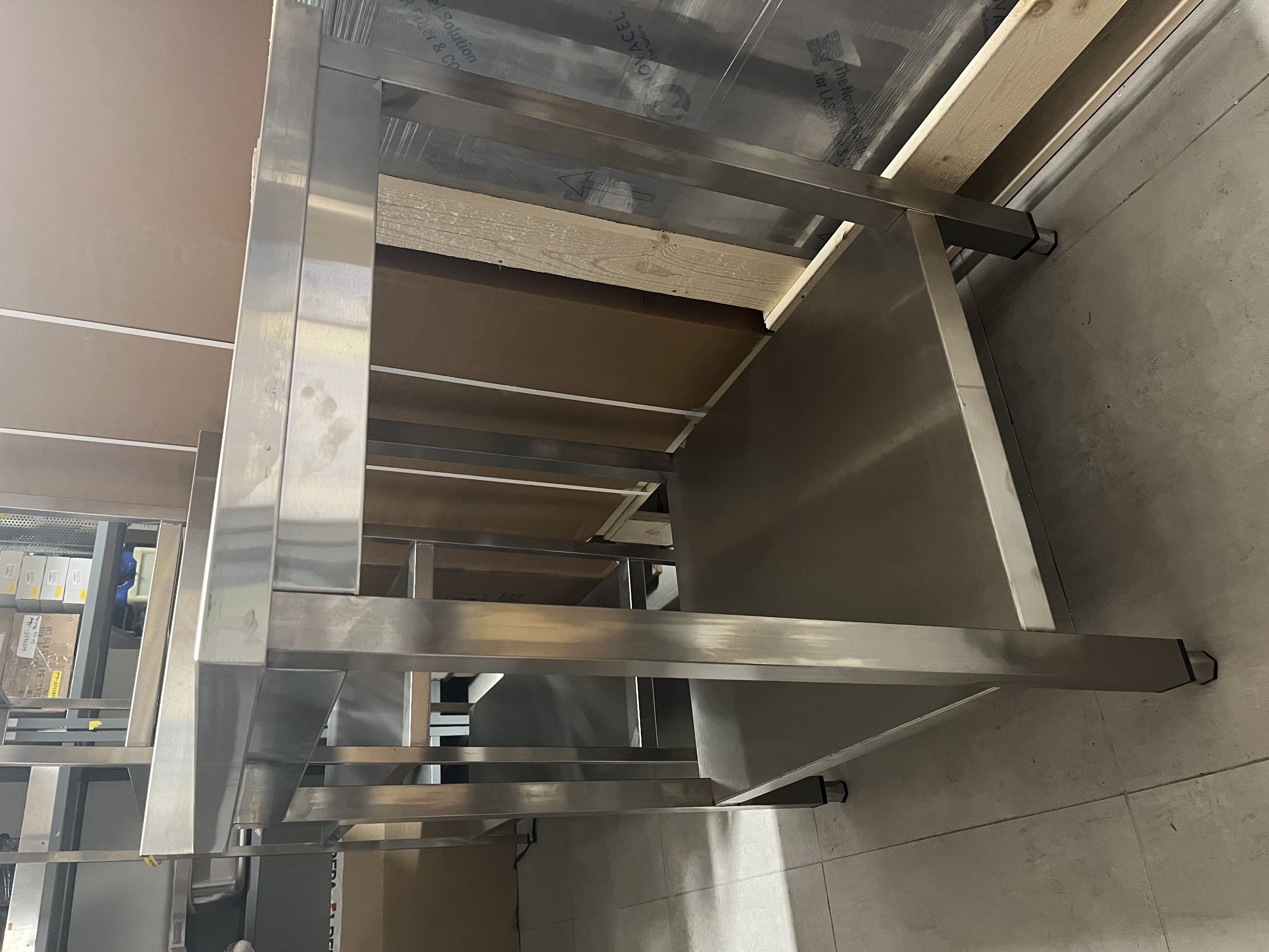 Worktable with upstand and shelf 600x800x900 mm OUTLET
